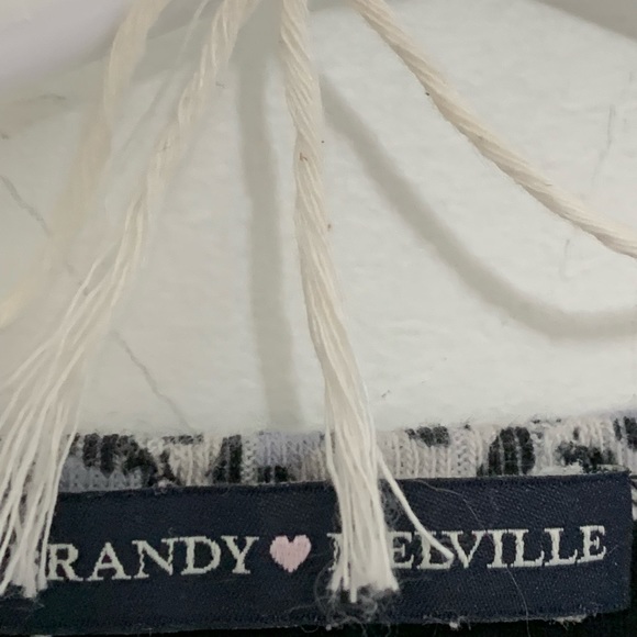 Brandy Melville Black ashlyn top with a cheetah print lining on the top - Picture 2 of 3